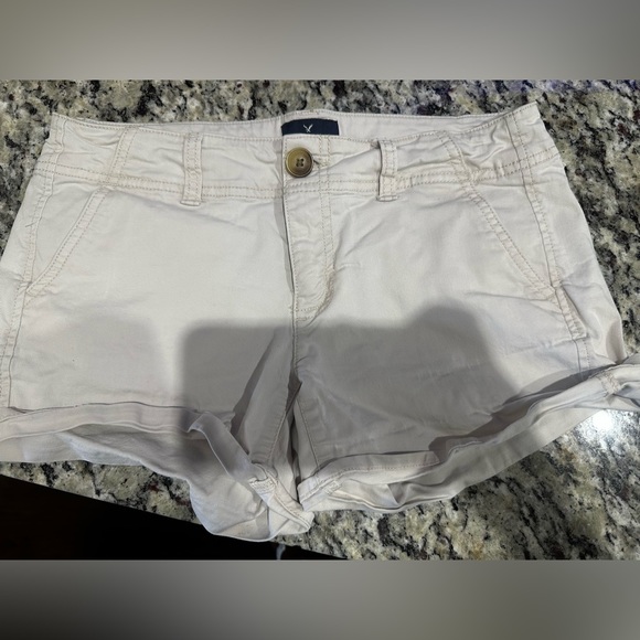 American Eagle Outfitters Pants - American Eagle Outfitters cream shorts size 4.
